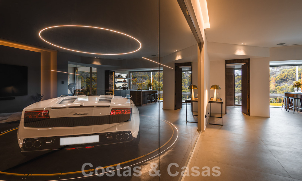 Villa de lujo de diseño en venta en exclusivo complejo cerrado en primera línea de golf con vistas panorámicas en La Quinta, Marbella - Benahavis 59097