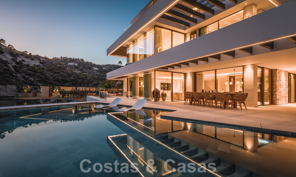Villa de lujo de diseño en venta en exclusivo complejo cerrado en primera línea de golf con vistas panorámicas en La Quinta, Marbella - Benahavis 59100