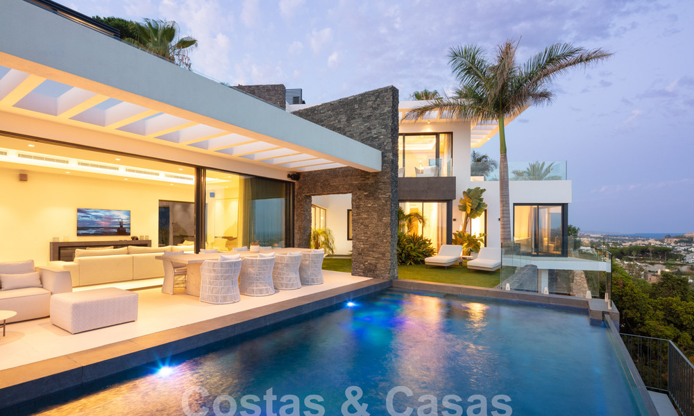 Prestigiosa y moderna villa de lujo en venta con impresionantes vistas al mar en urbanización cerrada en Marbella - Benahavis 58695
