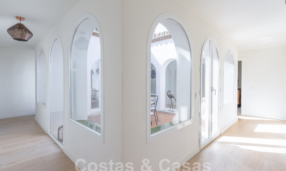 Villa de lujo andaluza con encanto atemporal en venta en primera línea de golf en Benahavis - Marbella 58844
