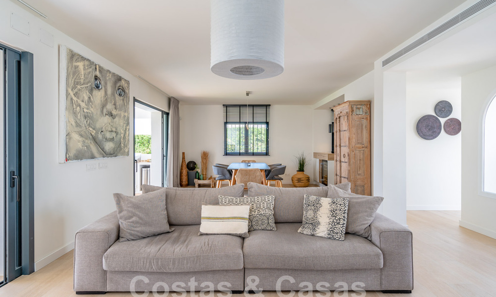 Villa de lujo andaluza con encanto atemporal en venta en primera línea de golf en Benahavis - Marbella 58857