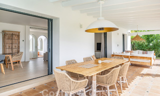 Villa de lujo andaluza con encanto atemporal en venta en primera línea de golf en Benahavis - Marbella 58863 