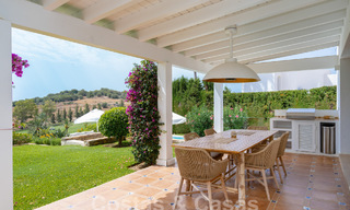 Villa de lujo andaluza con encanto atemporal en venta en primera línea de golf en Benahavis - Marbella 58865 