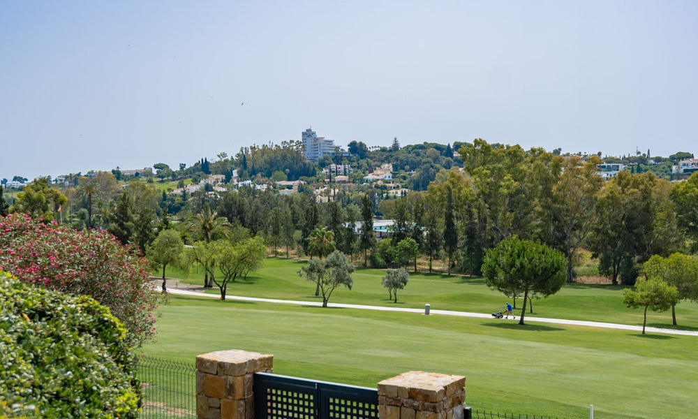 Villa de lujo andaluza con encanto atemporal en venta en primera línea de golf en Benahavis - Marbella 58869
