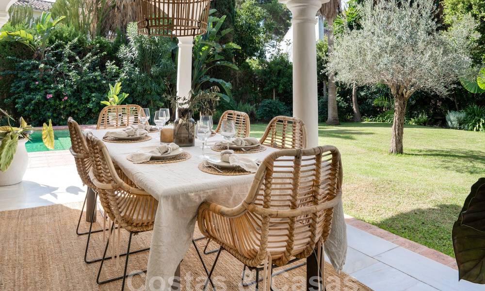 Villa tradicional de una sola planta en venta, cerca de la playa en la Nueva Milla de Oro, Marbella - Estepona 58882