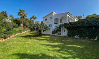 Villa en venta con gran jardín cerca de servicios en Marbella Este 58911 