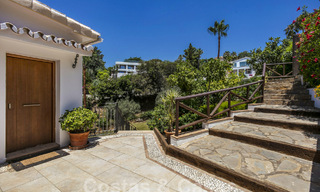 Villa en venta con gran jardín cerca de servicios en Marbella Este 58915 