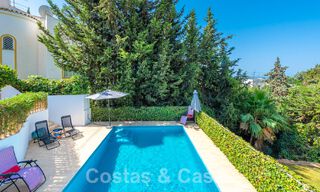 Villa en venta con gran jardín cerca de servicios en Marbella Este 58924 
