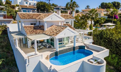 Villa de lujo mediterránea con vistas panorámicas al mar en venta en el valle del golf de Nueva Andalucia en Marbella 59140