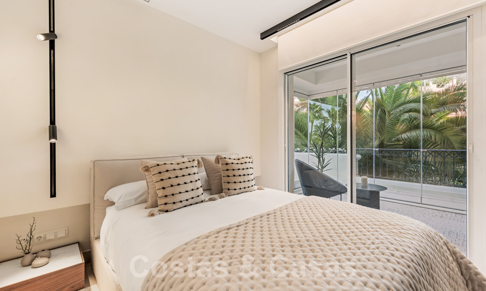Amplio apartamento de lujo en venta con vistas panorámicas al mar en urbanización cerrada en la Milla de Oro, Marbella 59789