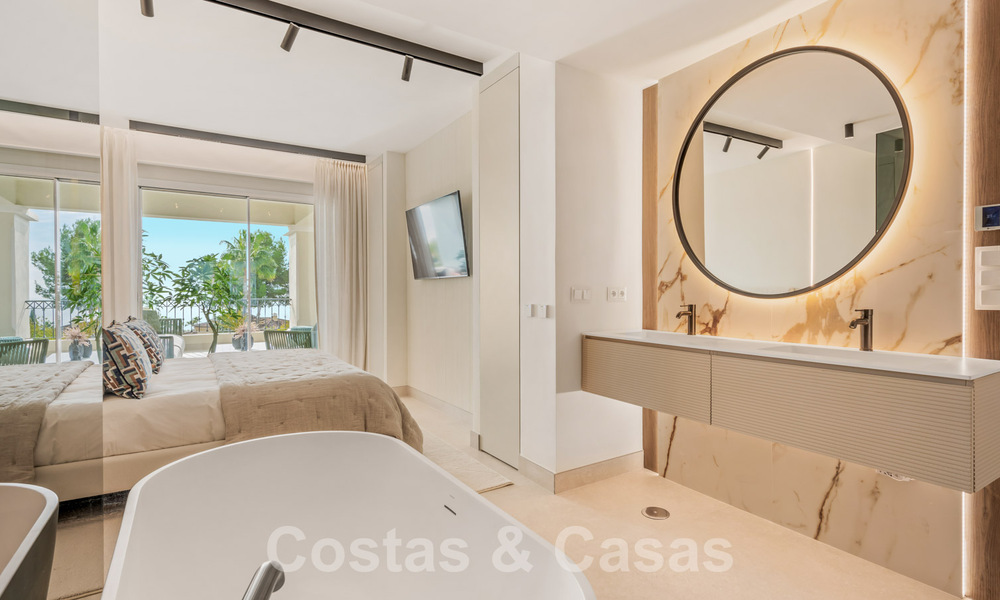 Amplio apartamento de lujo en venta con vistas panorámicas al mar en urbanización cerrada en la Milla de Oro, Marbella 59794