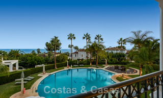 Amplio apartamento de lujo en venta con vistas panorámicas al mar en urbanización cerrada en la Milla de Oro, Marbella 59803 
