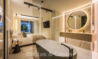 Amplio apartamento de lujo en venta con vistas panorámicas al mar en urbanización cerrada en la Milla de Oro, Marbella 59809 