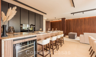 Amplio apartamento de lujo en venta con vistas panorámicas al mar en urbanización cerrada en la Milla de Oro, Marbella 59812 