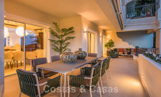 Amplio apartamento de lujo en venta con vistas panorámicas al mar en urbanización cerrada en la Milla de Oro, Marbella 59815 