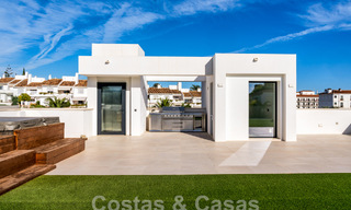 Moderna villa de lujo en venta en un estilo arquitectónico contemporáneo, a poca distancia de Puerto Banús, Marbella 59651 