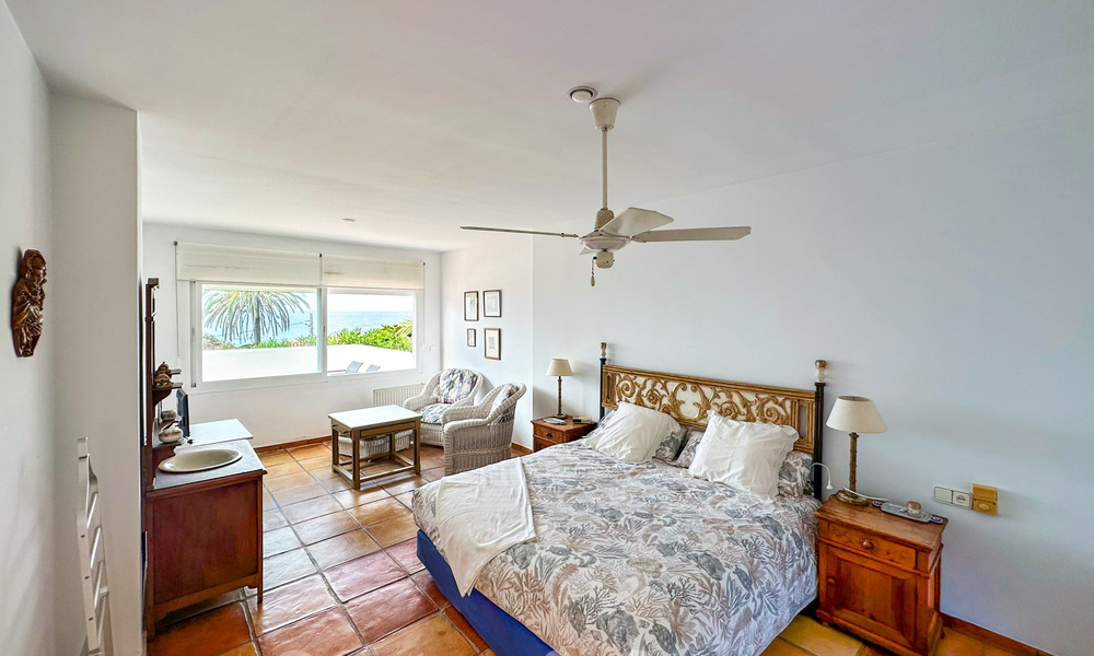 Villa a reformar con gran potencial en venta a pocos metros de la playa en una zona popular de Marbella Este 59708