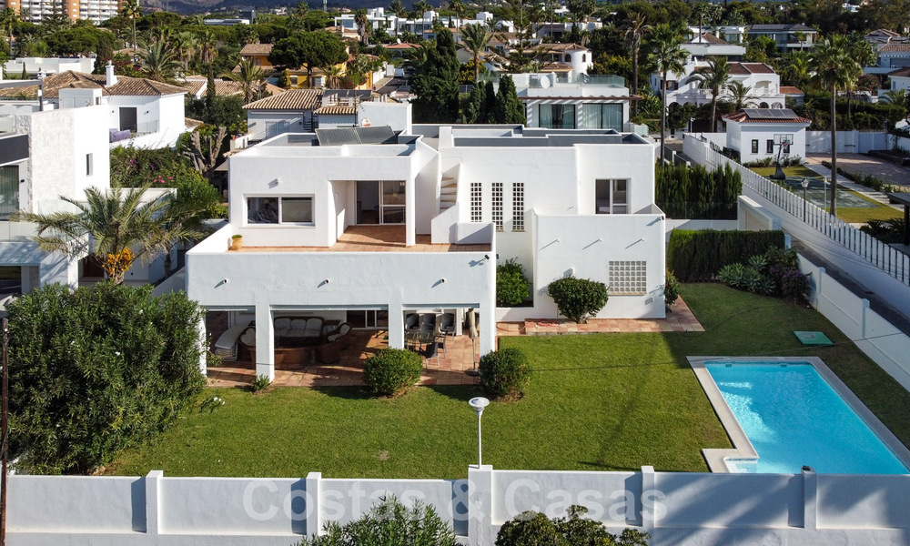 Villa a reformar con gran potencial en venta a pocos metros de la playa en una zona popular de Marbella Este 59717