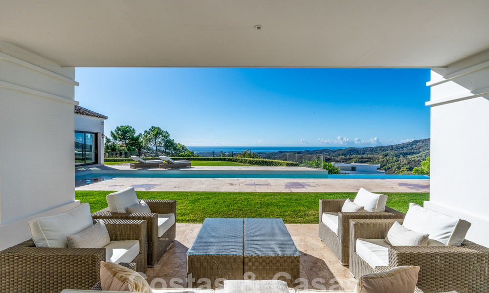 Majestuosa villa de lujo de estilo mediterráneo en venta con impresionantes vistas panorámicas al mar en Marbella - Benahavis 59825