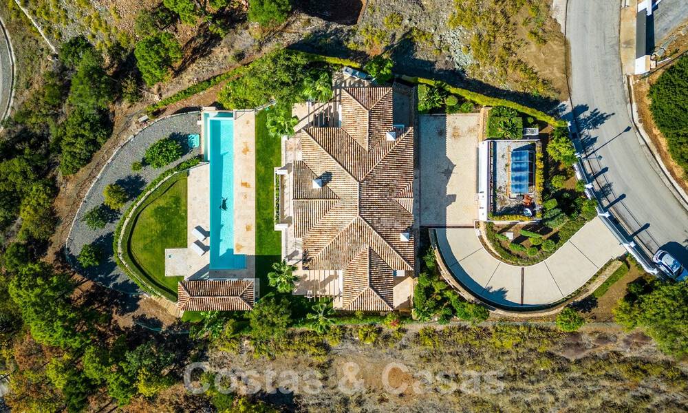 Majestuosa villa de lujo de estilo mediterráneo en venta con impresionantes vistas panorámicas al mar en Marbella - Benahavis 59833