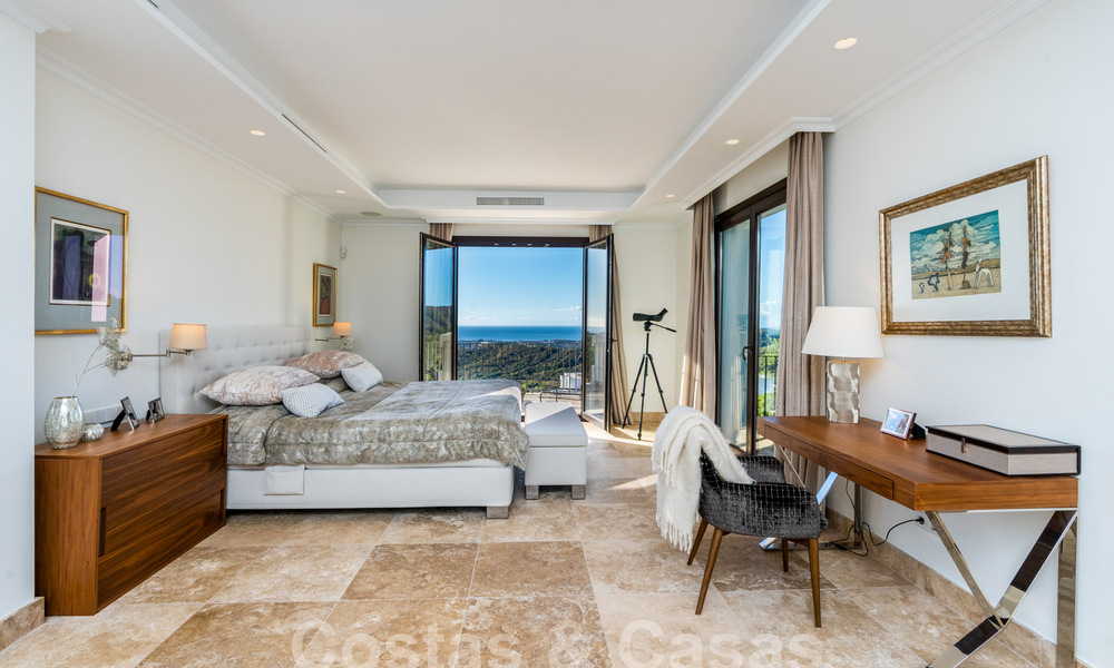 Majestuosa villa de lujo de estilo mediterráneo en venta con impresionantes vistas panorámicas al mar en Marbella - Benahavis 59835