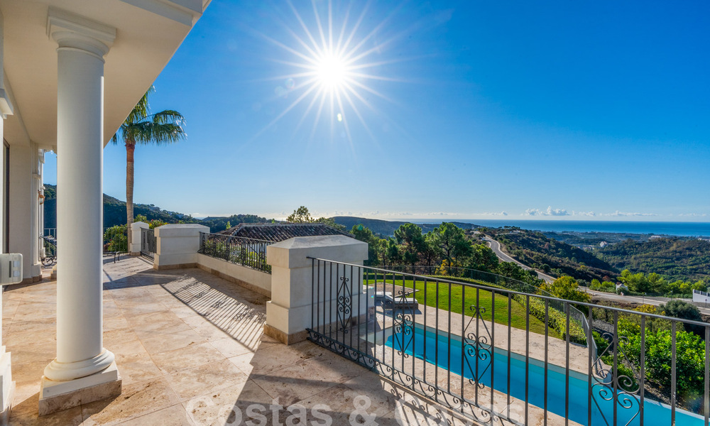 Majestuosa villa de lujo de estilo mediterráneo en venta con impresionantes vistas panorámicas al mar en Marbella - Benahavis 59841