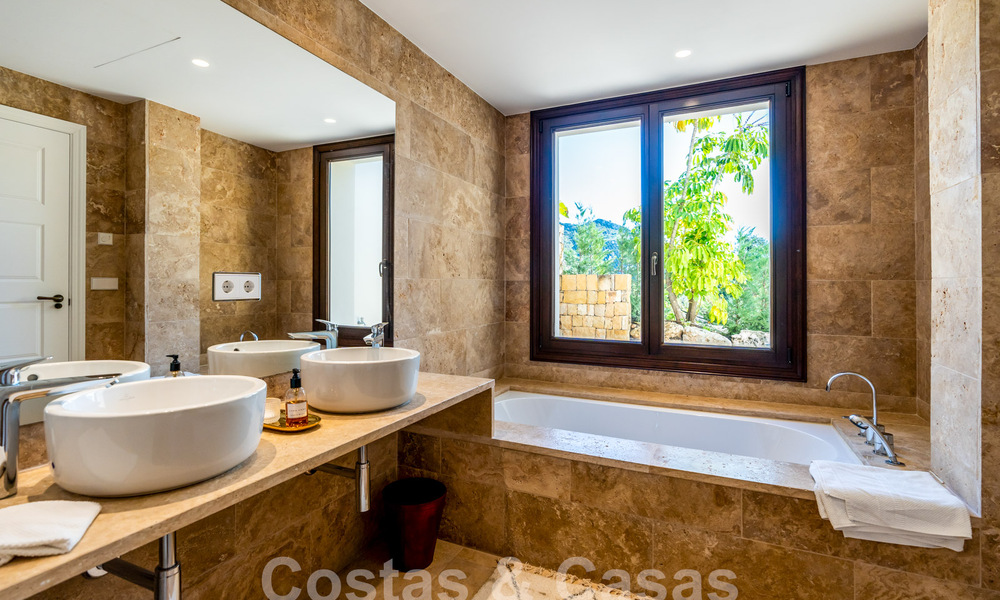 Majestuosa villa de lujo de estilo mediterráneo en venta con impresionantes vistas panorámicas al mar en Marbella - Benahavis 59859