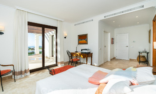 Majestuosa villa de lujo de estilo mediterráneo en venta con impresionantes vistas panorámicas al mar en Marbella - Benahavis 59861 