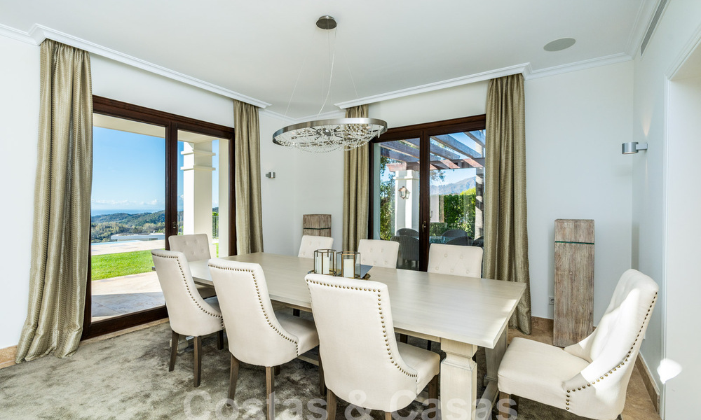 Majestuosa villa de lujo de estilo mediterráneo en venta con impresionantes vistas panorámicas al mar en Marbella - Benahavis 59870