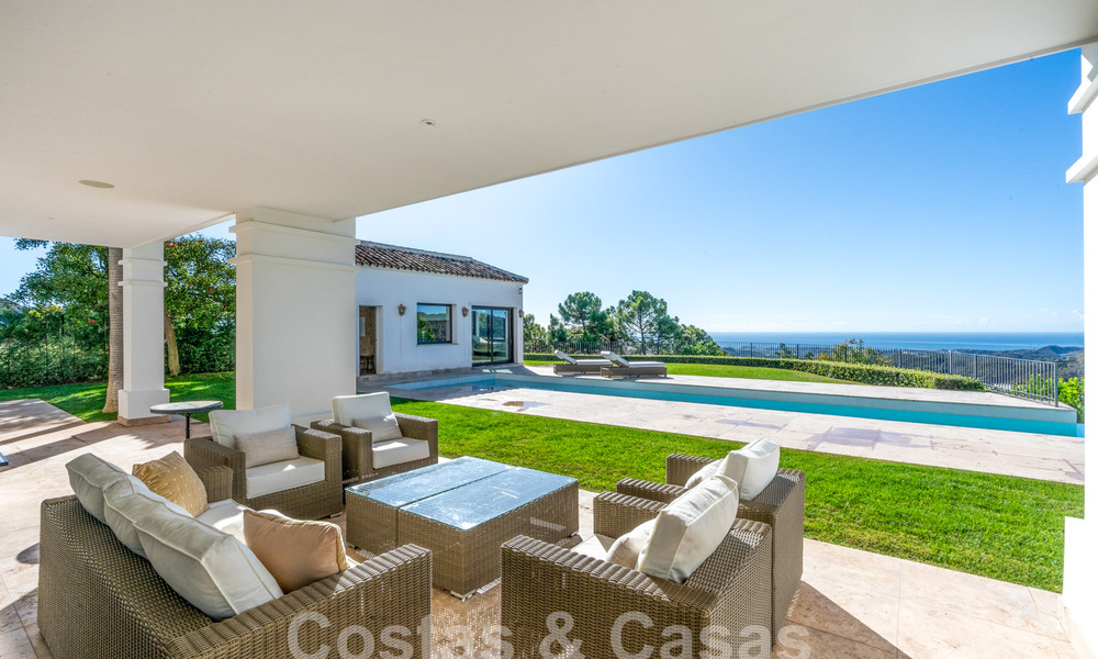 Majestuosa villa de lujo de estilo mediterráneo en venta con impresionantes vistas panorámicas al mar en Marbella - Benahavis 59876