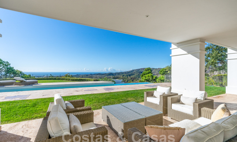 Majestuosa villa de lujo de estilo mediterráneo en venta con impresionantes vistas panorámicas al mar en Marbella - Benahavis 59877