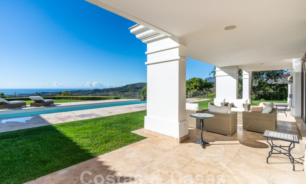 Majestuosa villa de lujo de estilo mediterráneo en venta con impresionantes vistas panorámicas al mar en Marbella - Benahavis 59878