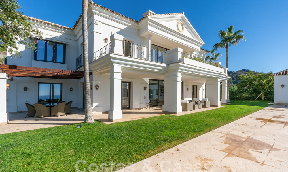 Majestuosa villa de lujo de estilo mediterráneo en venta con impresionantes vistas panorámicas al mar en Marbella - Benahavis 59882