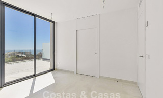 Moderno ático con vistas al mar y piscina privada en venta i/e innovador complejo de estilo de vida en Benalmádena, Costa del Sol 60904 