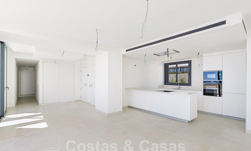 Moderno ático con vistas al mar y piscina privada en venta i/e innovador complejo de estilo de vida en Benalmádena, Costa del Sol 60929