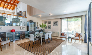 Encantadora casa familiar en venta con vistas al golf y al paisaje de montaña en Benahavis – Marbella 62081 