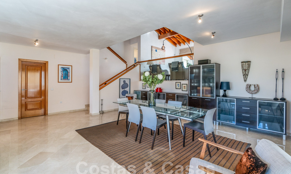 Encantadora casa familiar en venta con vistas al golf y al paisaje de montaña en Benahavis – Marbella 62082