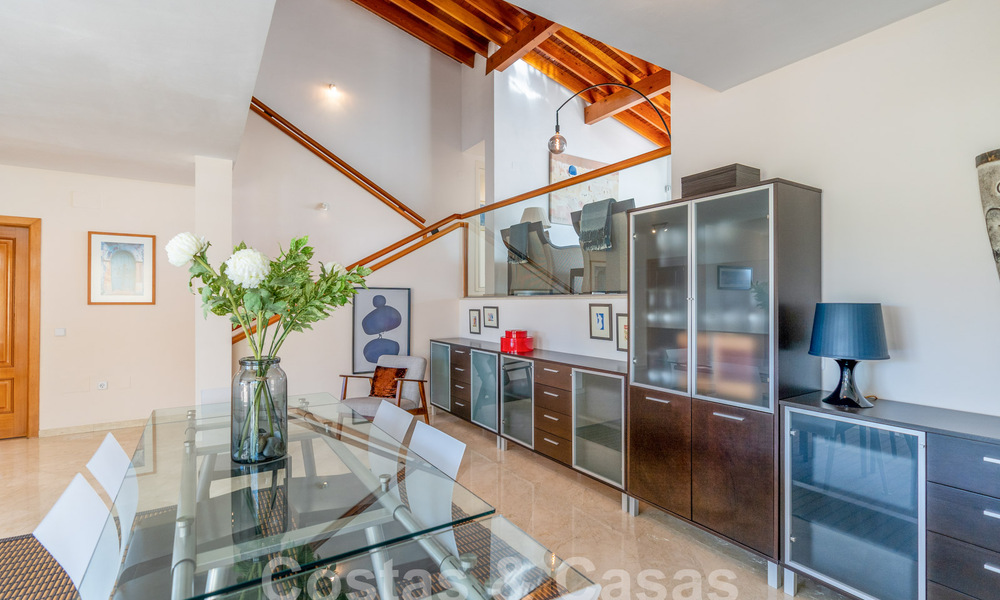 Encantadora casa familiar en venta con vistas al golf y al paisaje de montaña en Benahavis – Marbella 62083