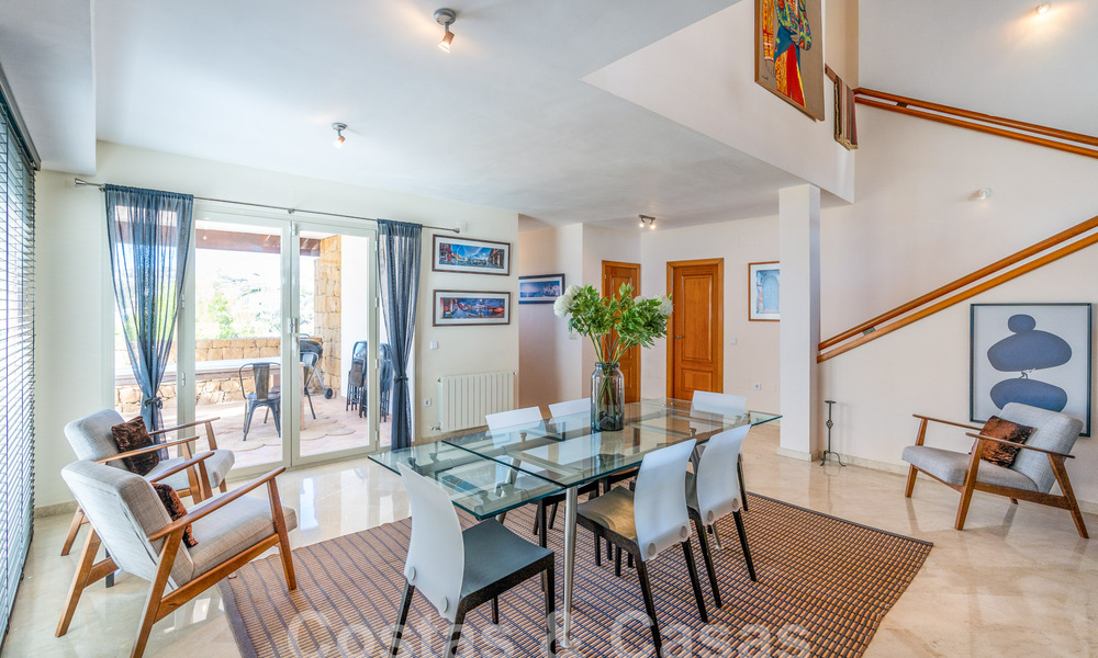 Encantadora casa familiar en venta con vistas al golf y al paisaje de montaña en Benahavis – Marbella 62084