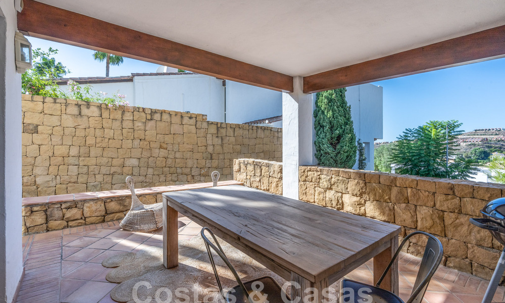Encantadora casa familiar en venta con vistas al golf y al paisaje de montaña en Benahavis – Marbella 62085