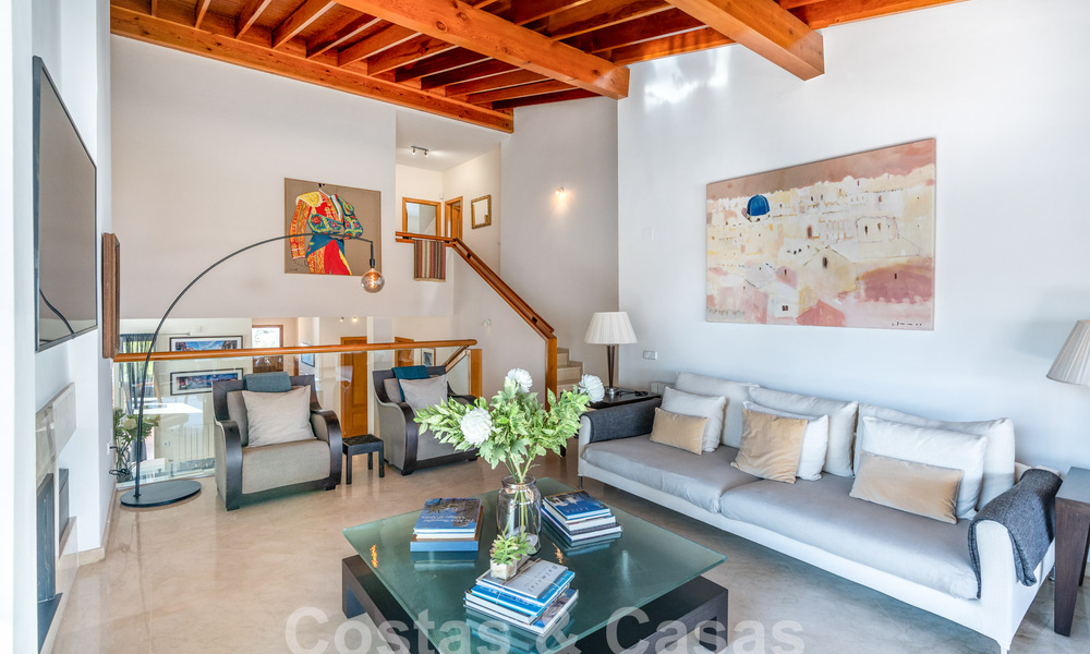 Encantadora casa familiar en venta con vistas al golf y al paisaje de montaña en Benahavis – Marbella 62091