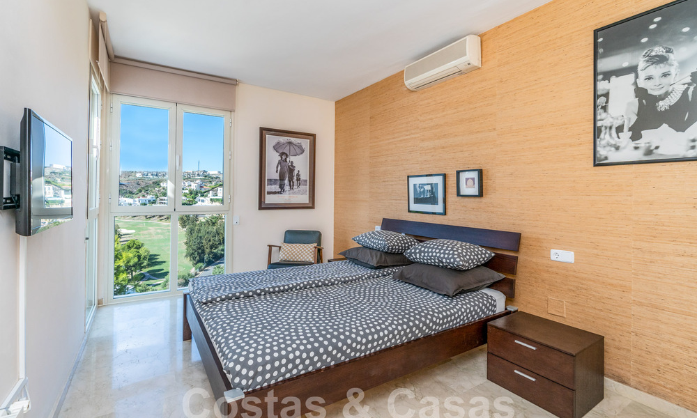 Encantadora casa familiar en venta con vistas al golf y al paisaje de montaña en Benahavis – Marbella 62100