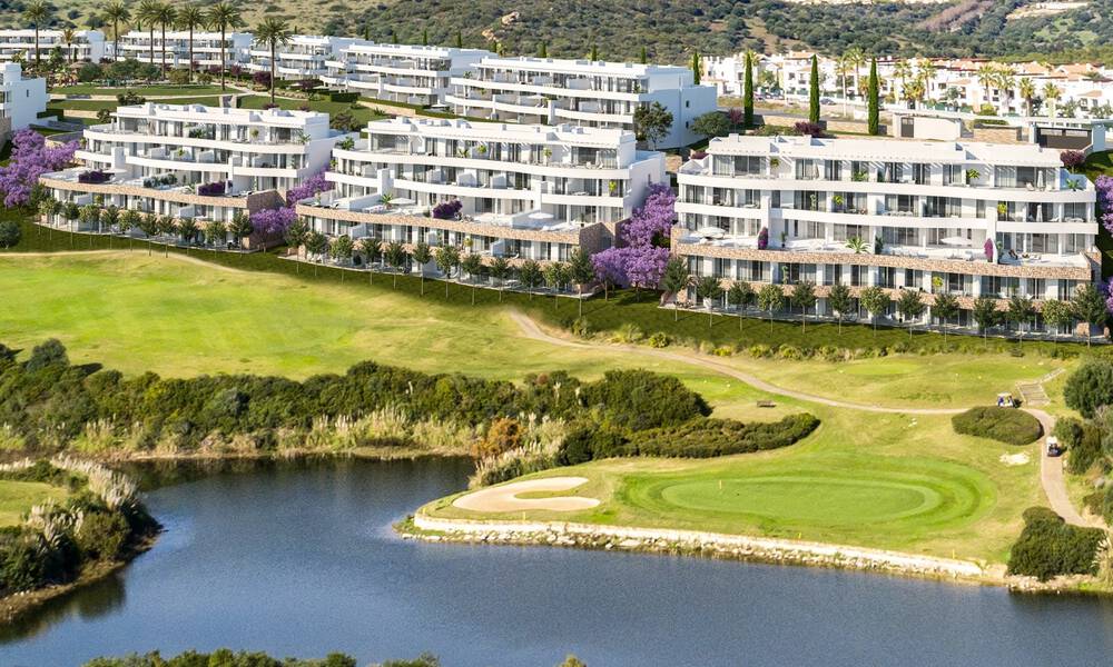Nueva promoción de apartamentos con vistas al mar en venta, junto a un campo de golf cerca de Sotogrande, Costa del Sol 62028