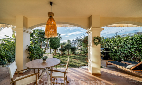 Listo para entrar a vivir! Apartamento reformado con jardín en venta en urbanización cerrada en La Quinta, Benahavis - Marbella 62196