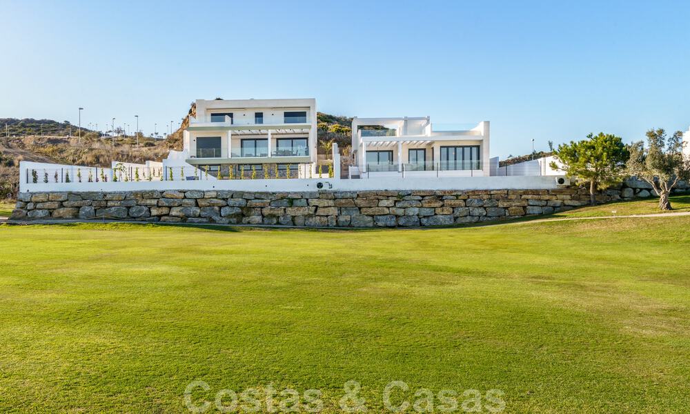 Nueva promoción de modernas villas de lujo en venta, en primera línea de golf con vistas al mar en Mijas, Costa del Sol 62442