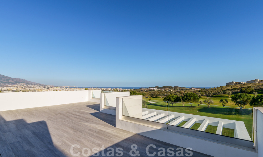 Nueva promoción de modernas villas de lujo en venta, en primera línea de golf con vistas al mar en Mijas, Costa del Sol 62453