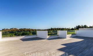 Nueva promoción de modernas villas de lujo en venta, en primera línea de golf con vistas al mar en Mijas, Costa del Sol 62454 