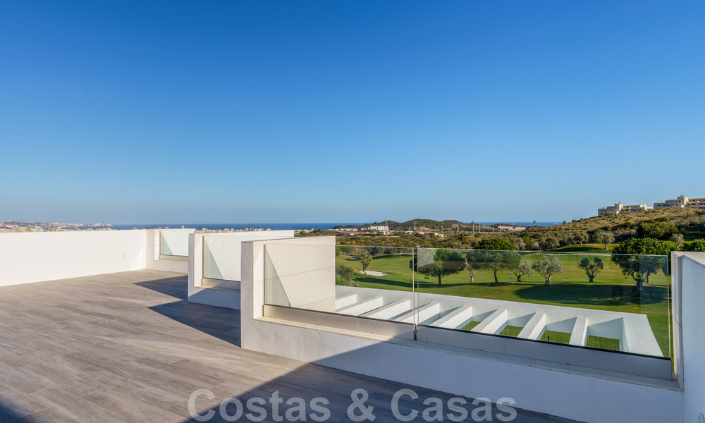 Nueva promoción de modernas villas de lujo en venta, en primera línea de golf con vistas al mar en Mijas, Costa del Sol 62456