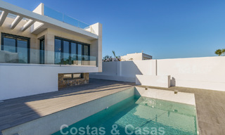 Nueva promoción de modernas villas de lujo en venta, en primera línea de golf con vistas al mar en Mijas, Costa del Sol 62464 