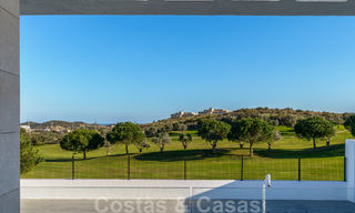 Nueva promoción de modernas villas de lujo en venta, en primera línea de golf con vistas al mar en Mijas, Costa del Sol 62466 
